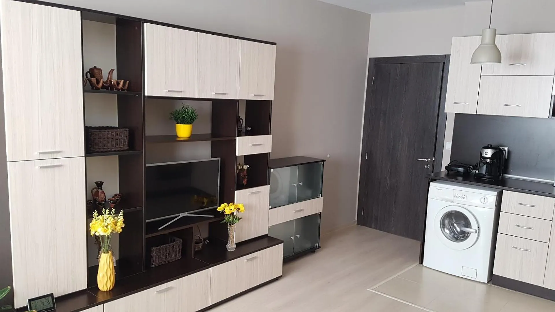 Poli'S Aparment Sunny Freesia Apartment Varna