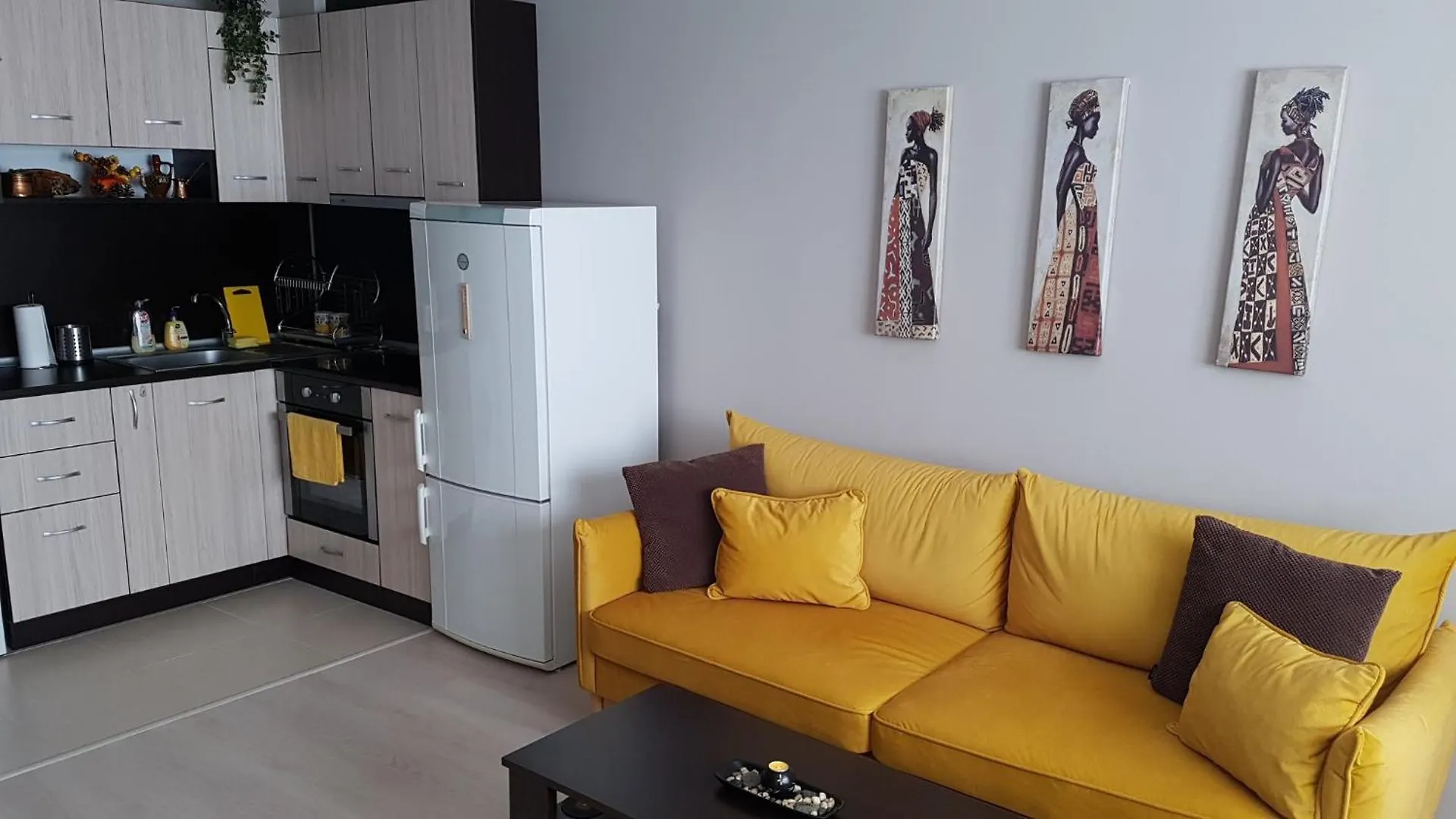 דירות וארנה Poli'S Aparment Sunny Freesia